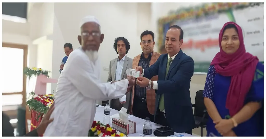 ২০২৫ সালের স্মার্ট জাতীয় পরিচয়পত্র বিতরণ কার্যক্রমের ছবি